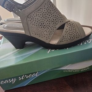 Easy Street Women's Gray Sandals